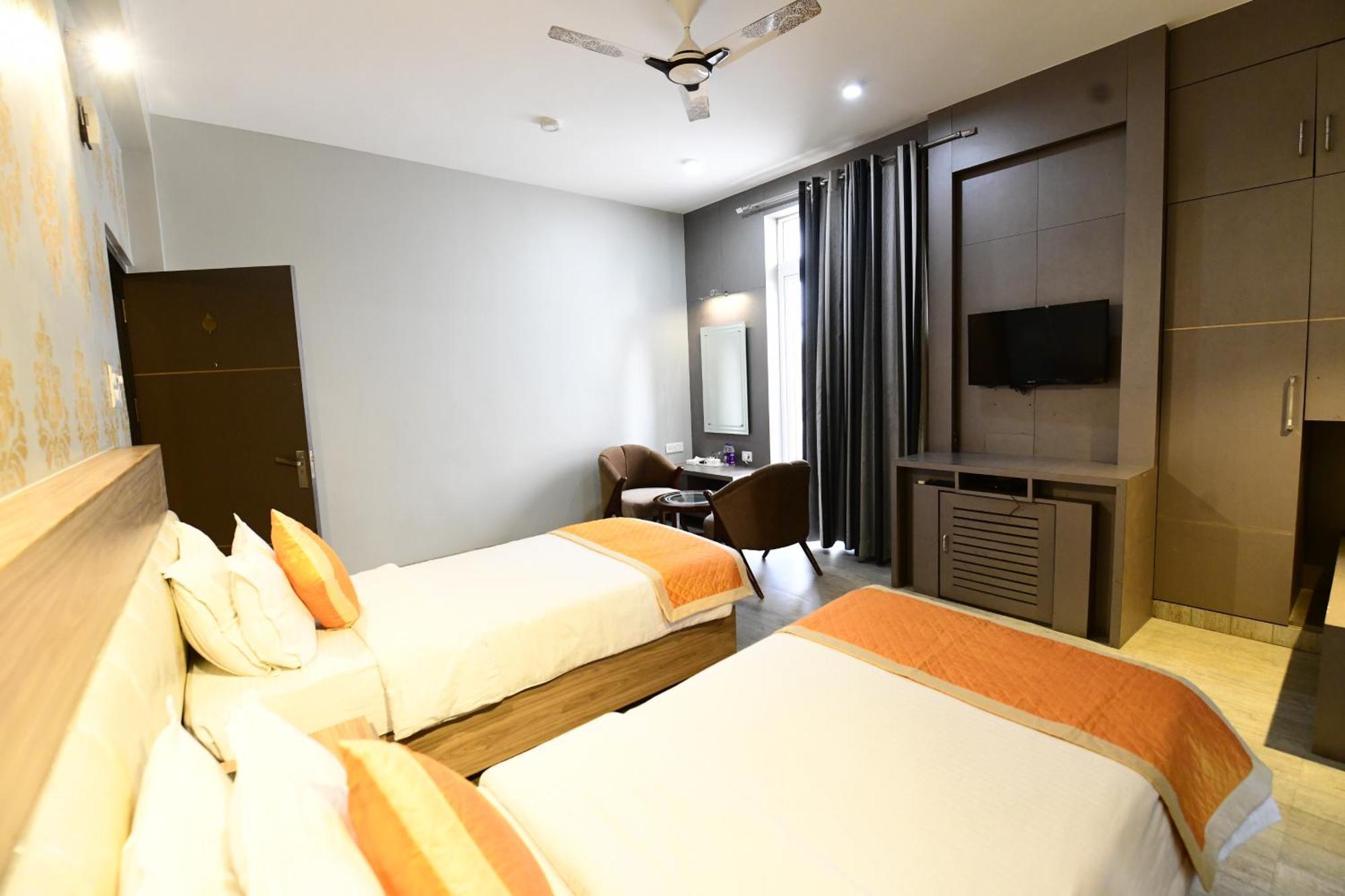 Hotel Jataka Inn Bodh-Gajá Kültér fotó
