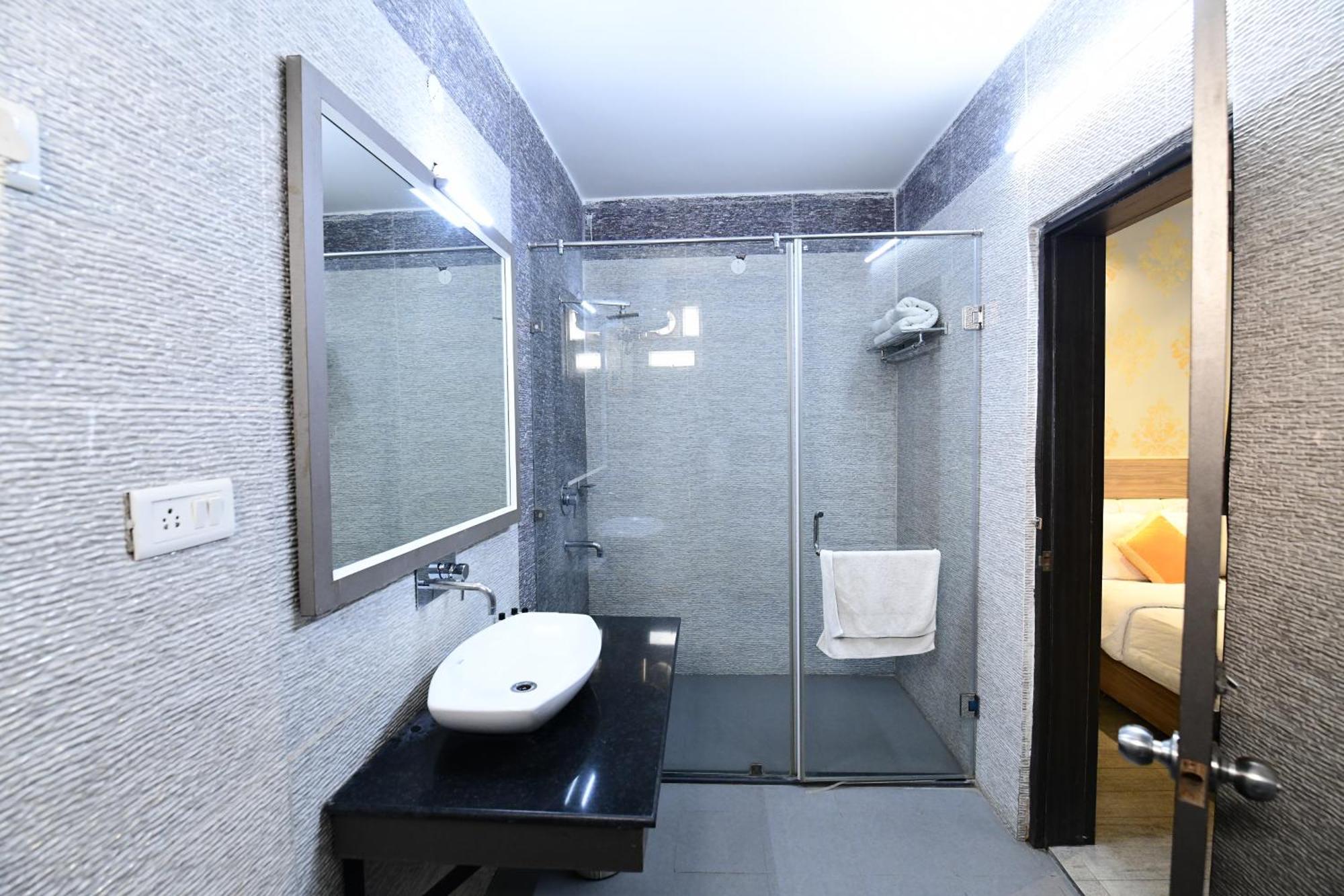 Hotel Jataka Inn Bodh-Gajá Kültér fotó